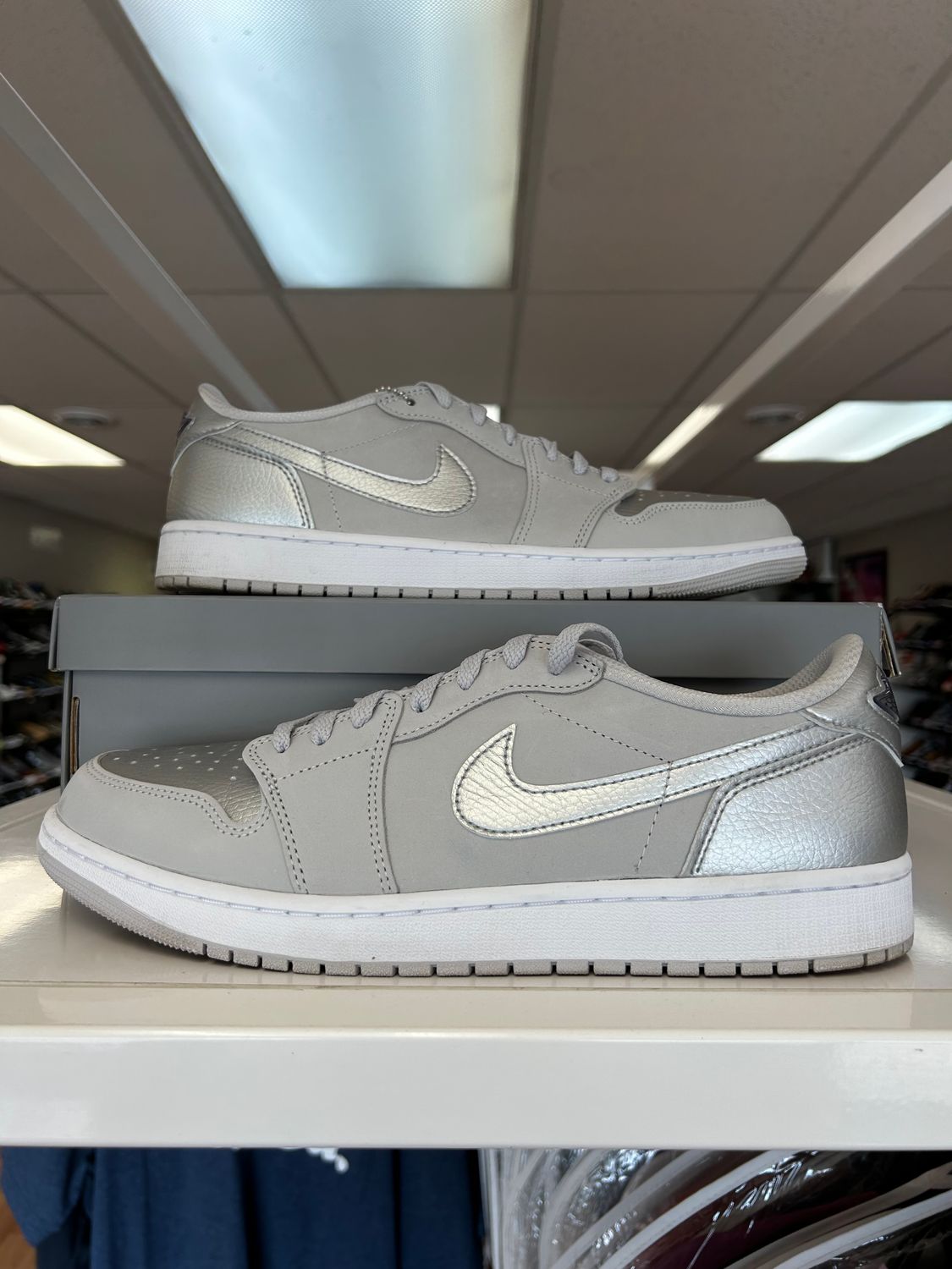 PO AIR JORDAN 1 LOW METALLIC SILVER SIZE 12