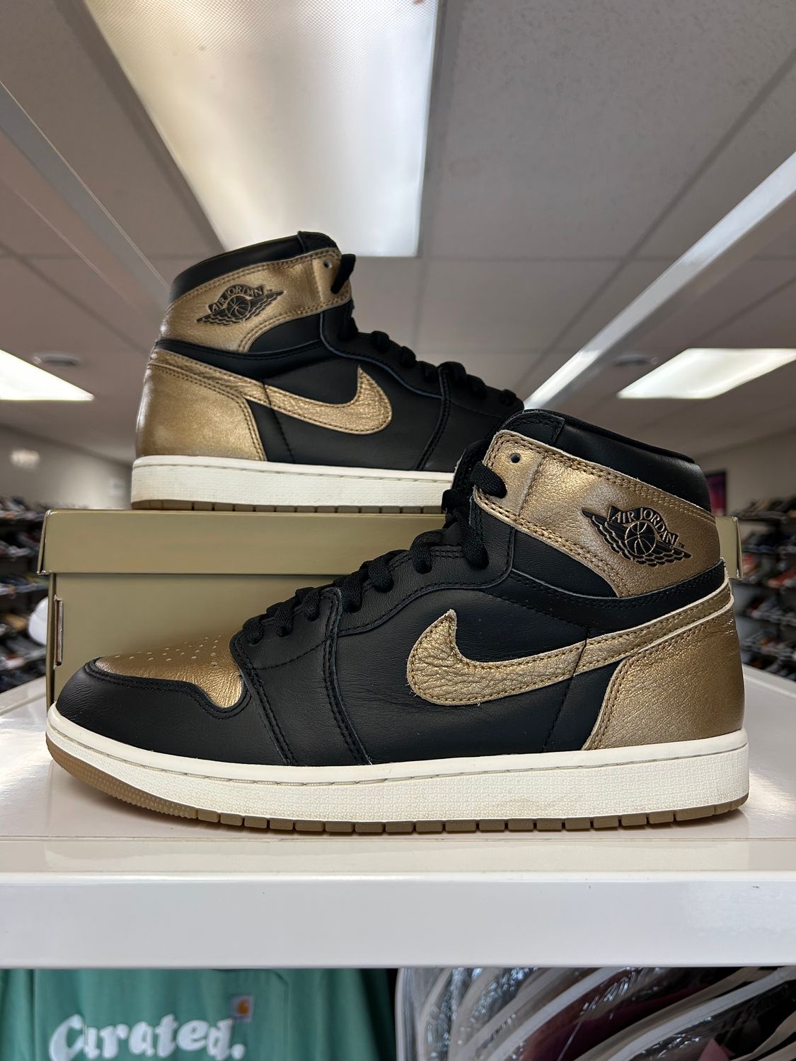PO AIR JORDAN 1 HIGH BLACK METALLIC GOLD SIZE 11.5