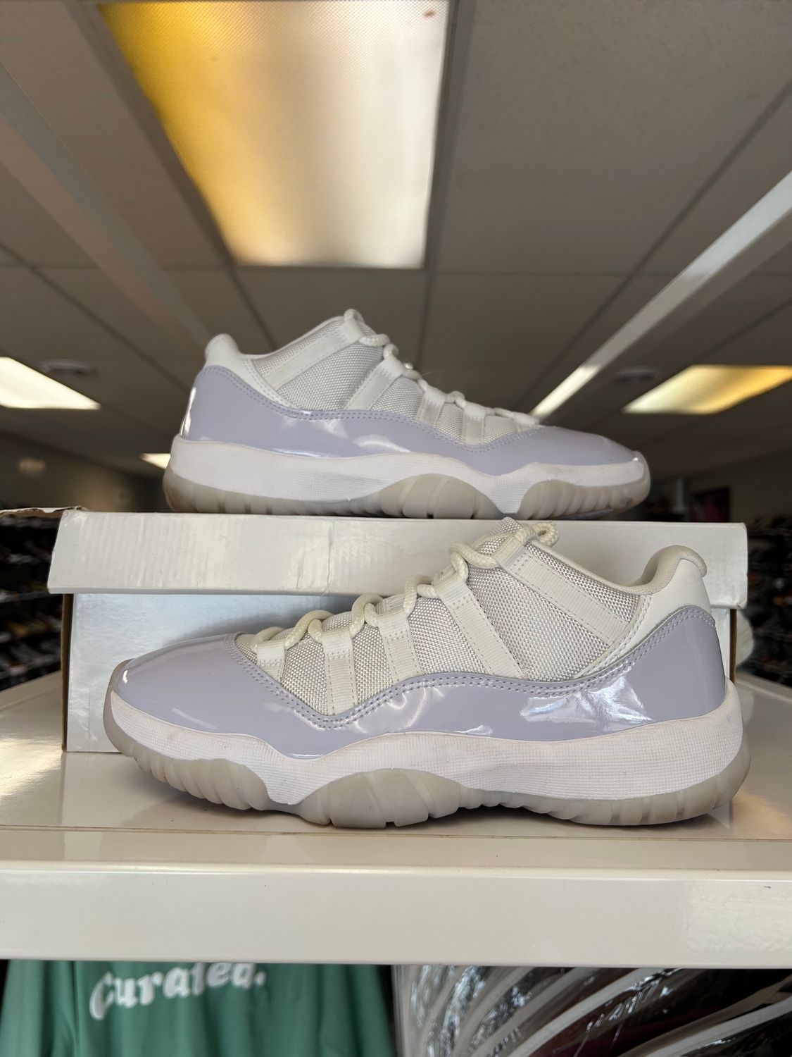 PO AIR JORDAN 11 LOW PURE VIOLET SIZE 8.5W