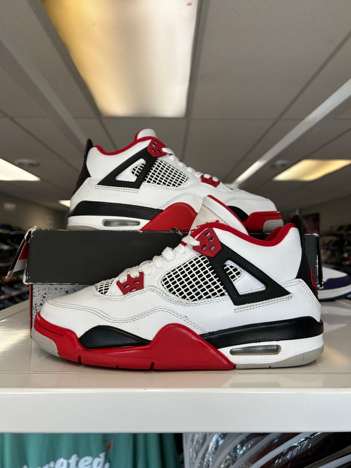 PO AIR JORDAN 4 FIRE RED (2020) SIZE 7Y