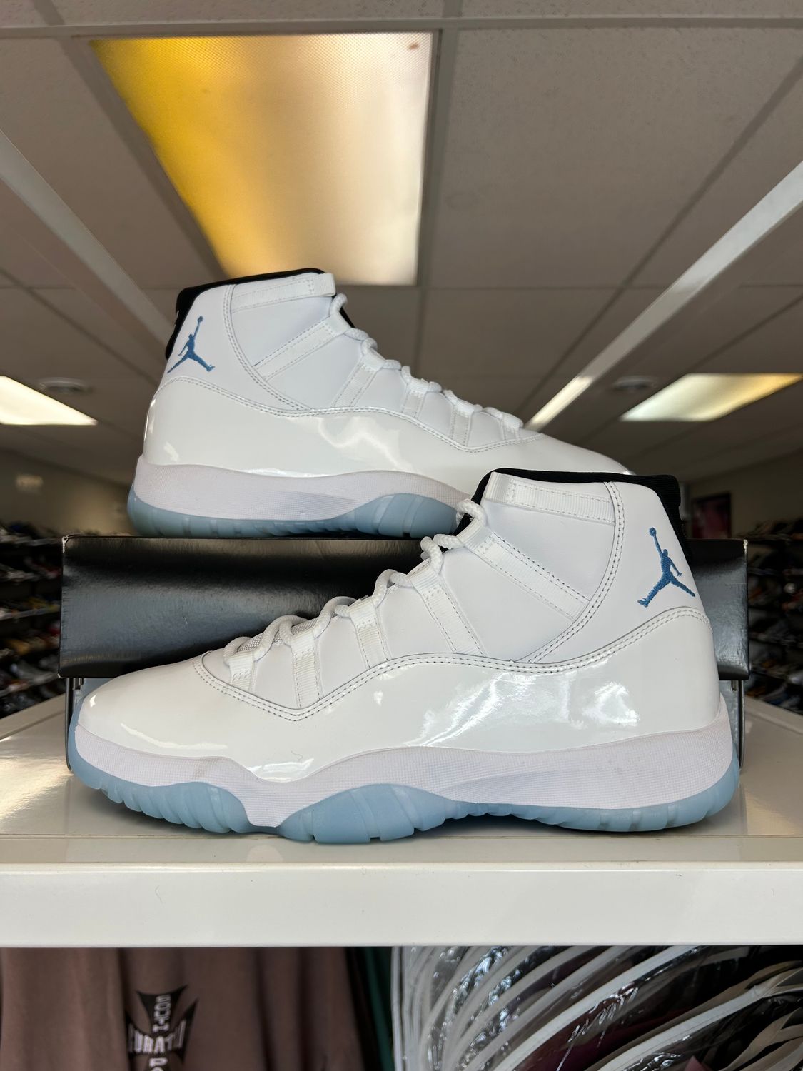 PO AIR JORDAN 11 LOW LEGEND BLUE SIZE 11.5