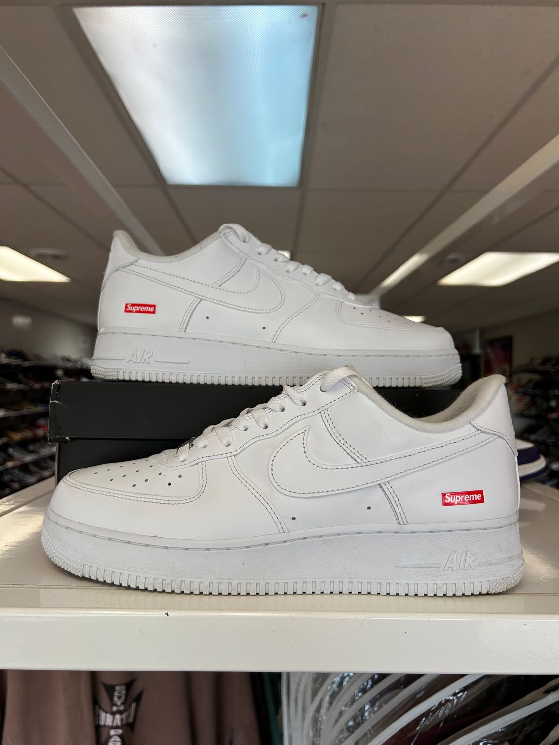 PO NIKE AIR FORCE 1 LOW SUPREME WHITE SIZE 11