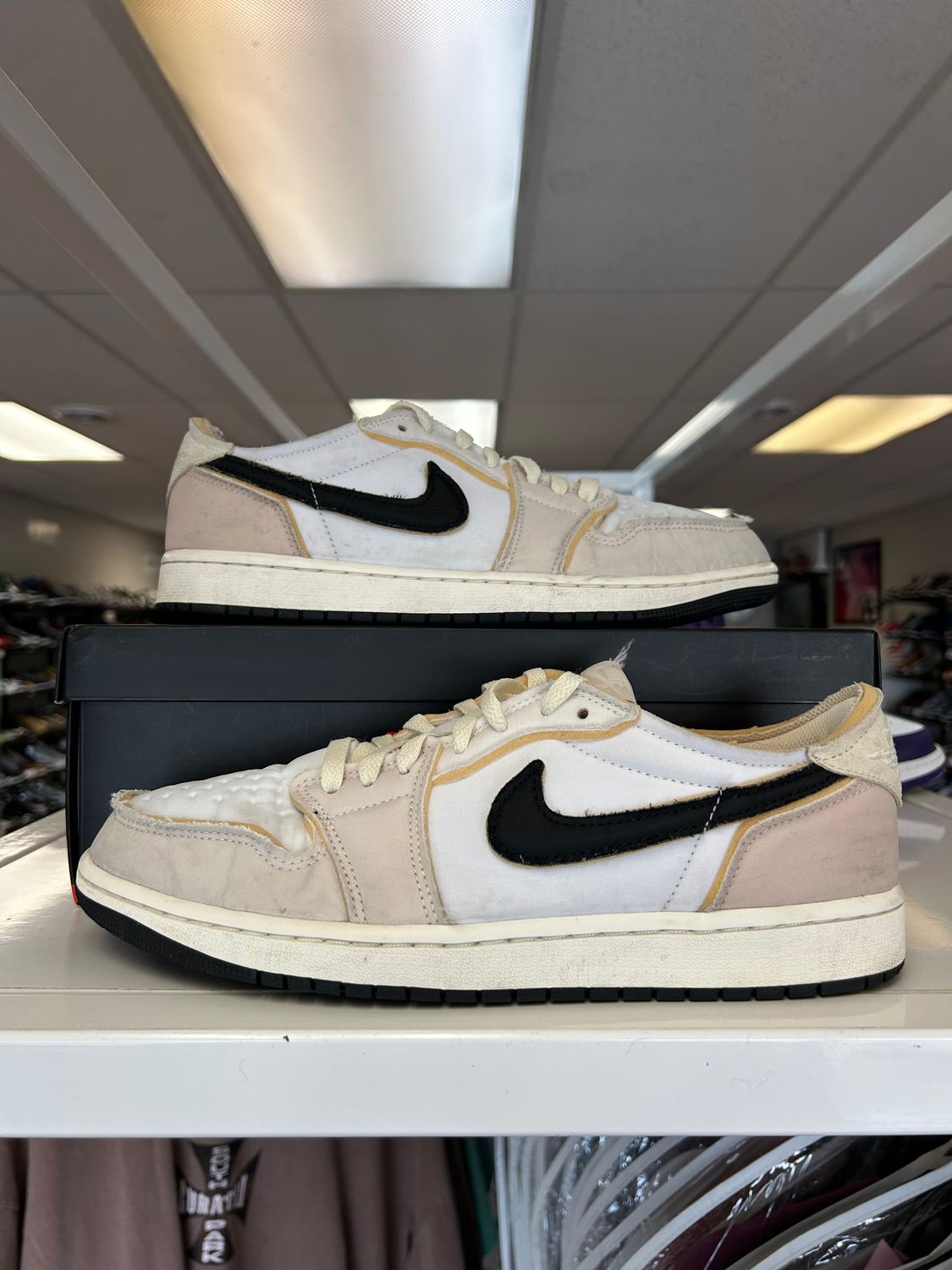 PO AIR JORDAN 1 LOW COCONUT MILK SIZE 10.5