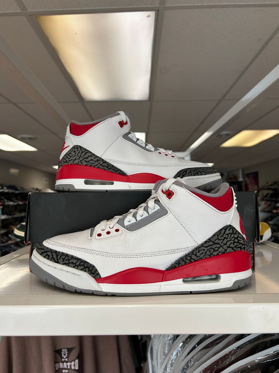 PO AIR JORDAN 3 FIRE RED (2022) SIZE 9