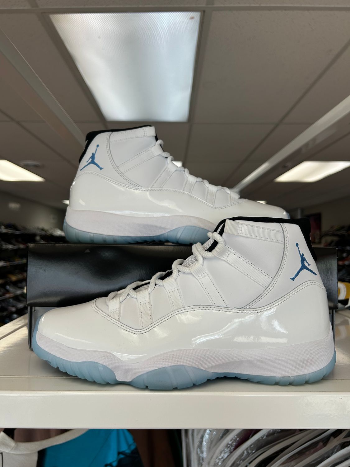 PO AIR JORDAN 11 LEGEND BLUE SIZE 10