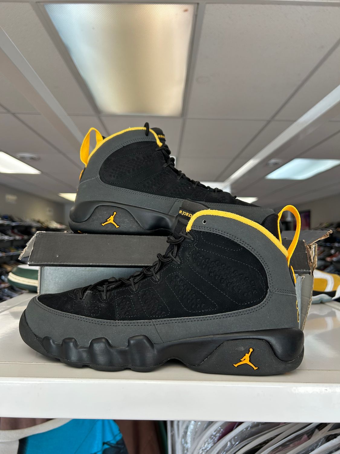 PO AIR JORDAN 9 DRAK CHARCOAL UNIVERSITY GOLD SIZE 7