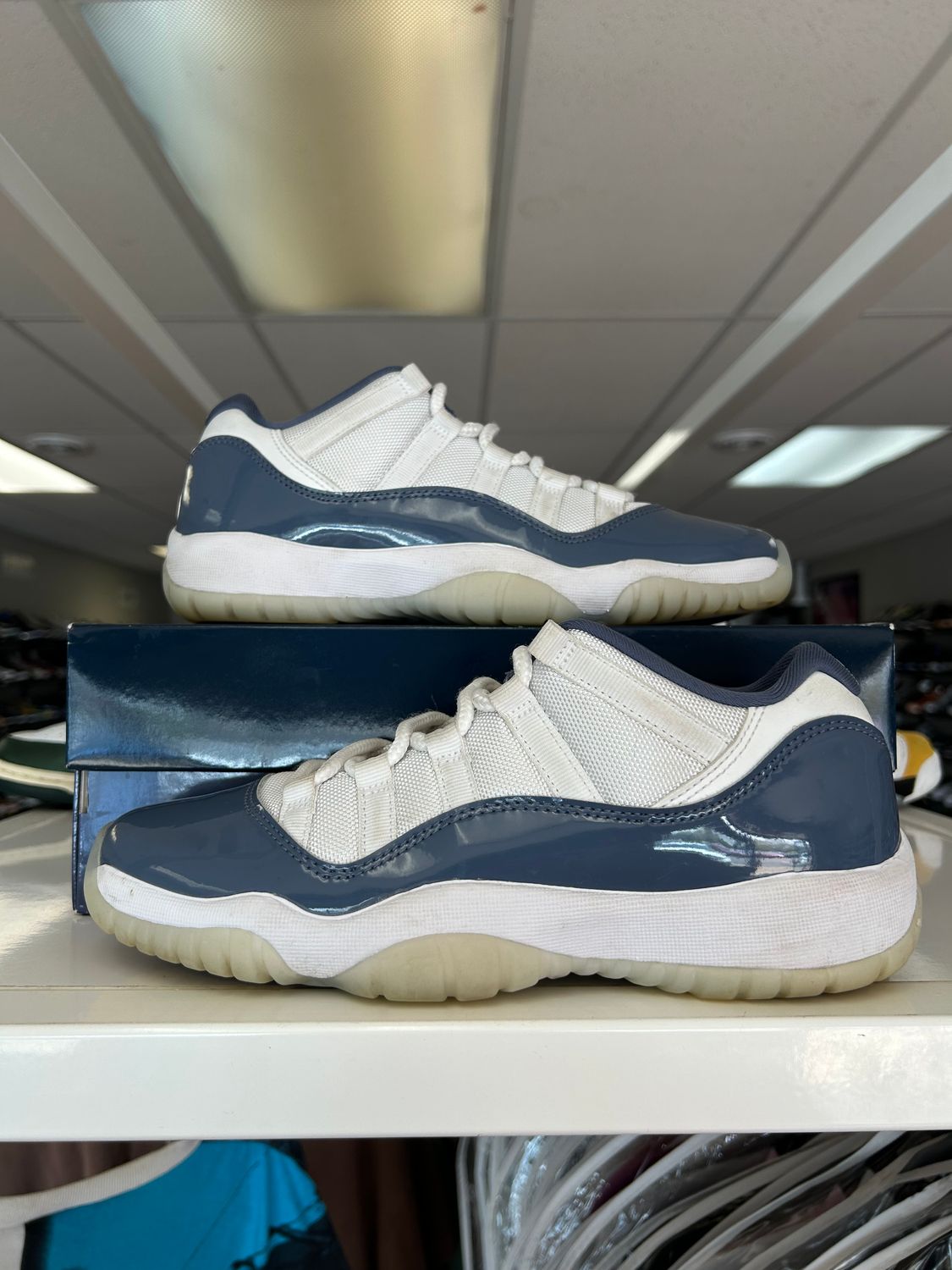 PO AIR JORDAN 11 DIFFUSED BLUE SIZE 7Y