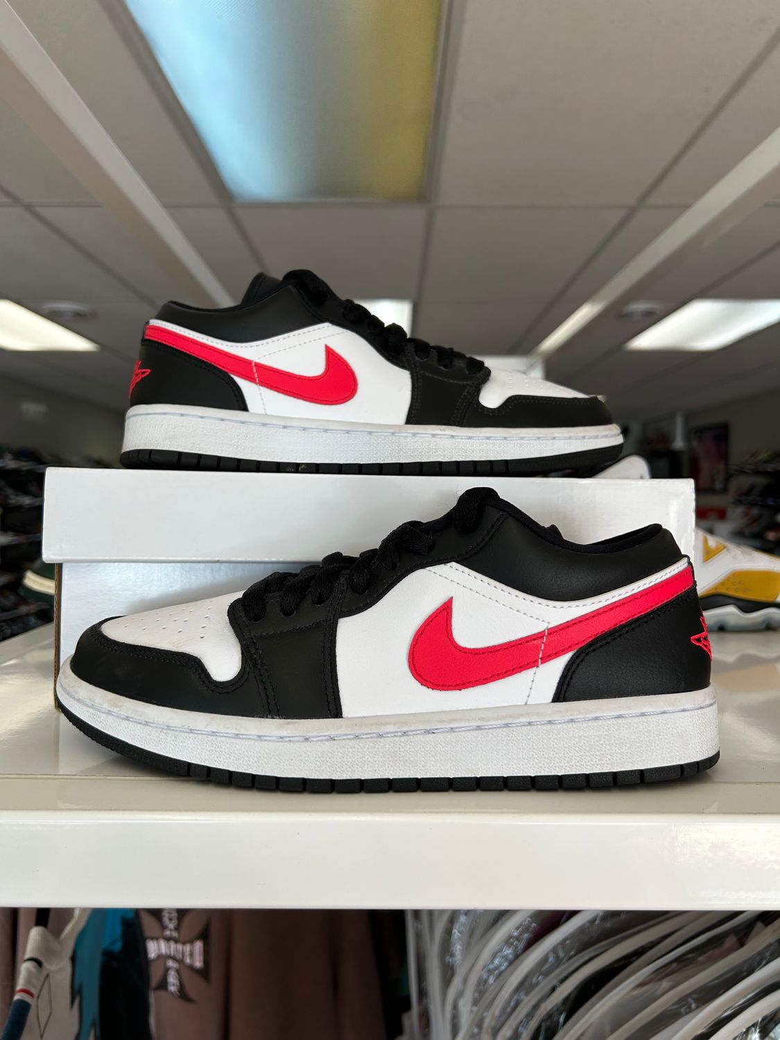 PO AIR JORDAN 1 LOW BLACK SIREN RED (WOMENS) SIZE 8W