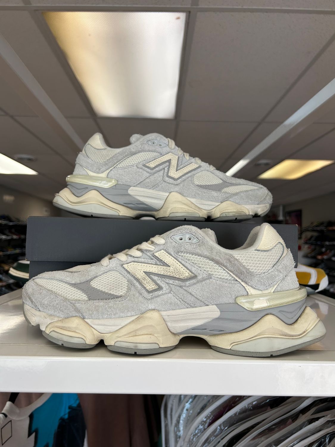 PO NEW BALANCE 9060 OFF WHITE SIZE 10.5