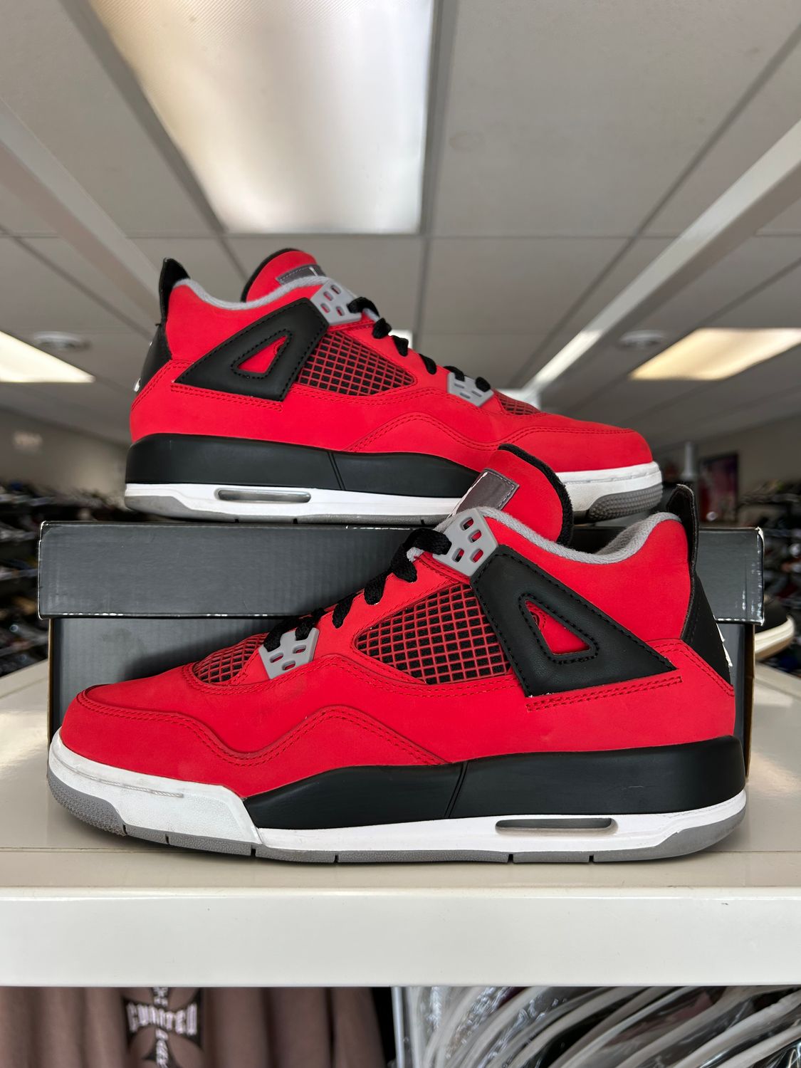 PO AIR JORDAN 4 TORO BRAVO SIZE 6.5Y