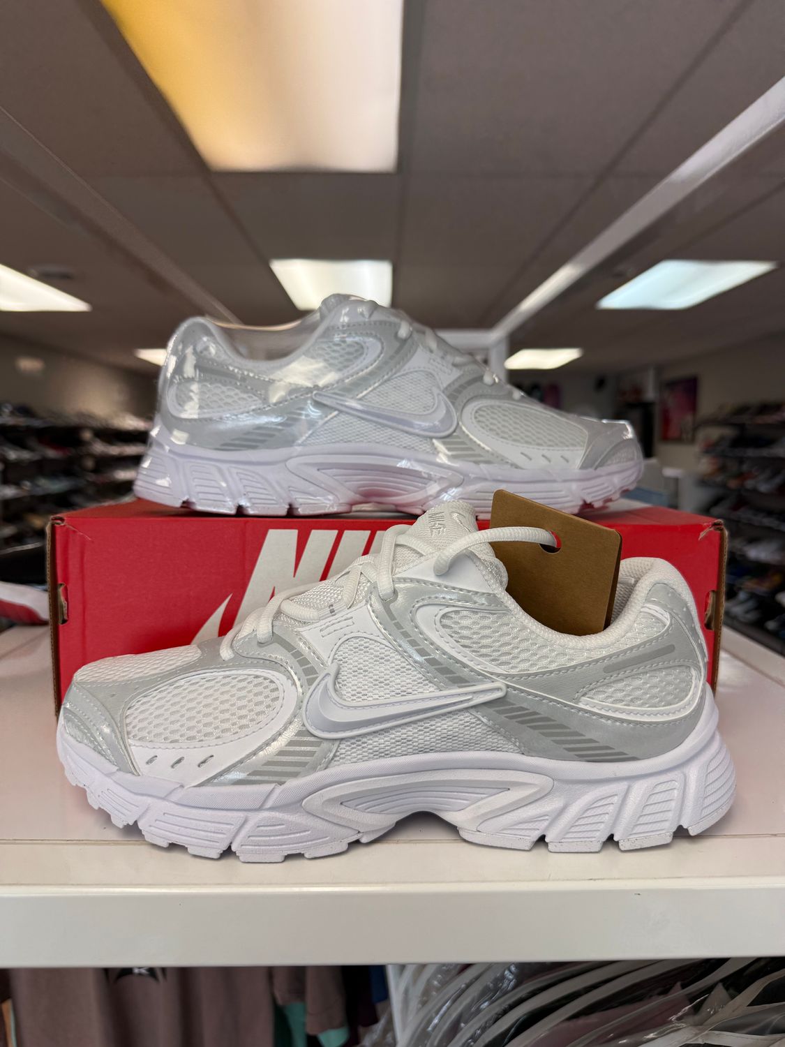 NEW NIKE V5 RNR WHITE BLACK METALLIC SILVER (WOMENS)