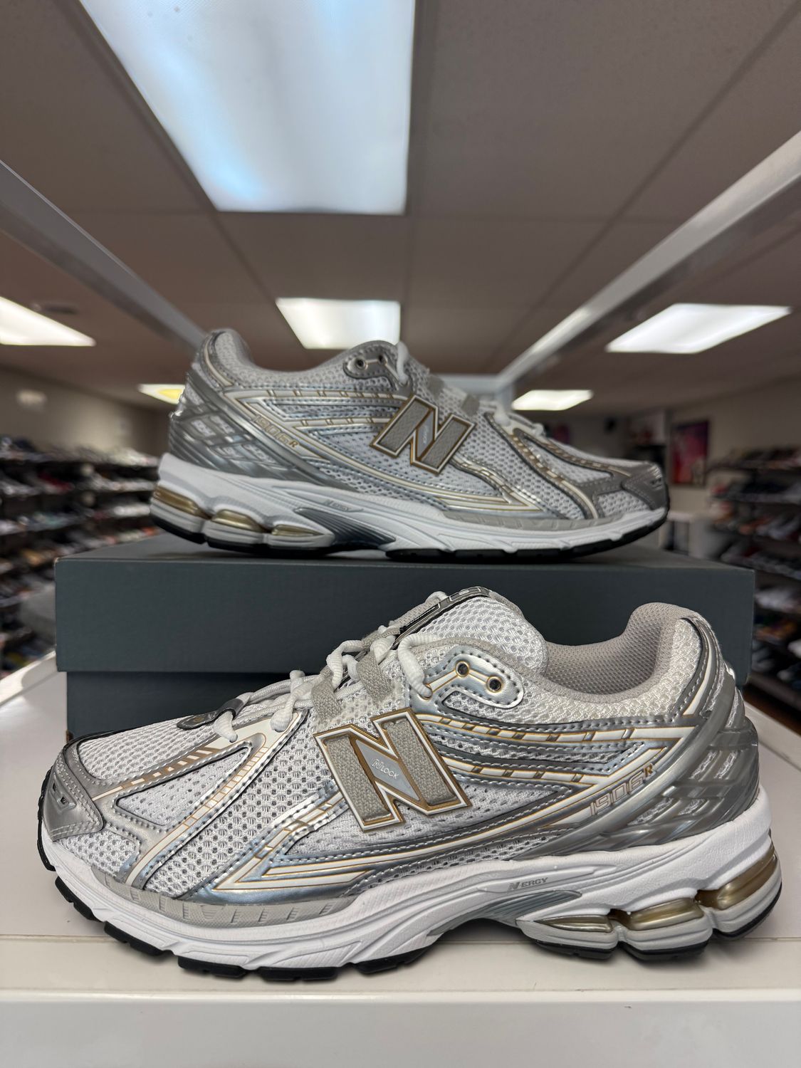NEW NEW BALANCE 1906R WHITE RAIN CLOUD SILVER METALLIC