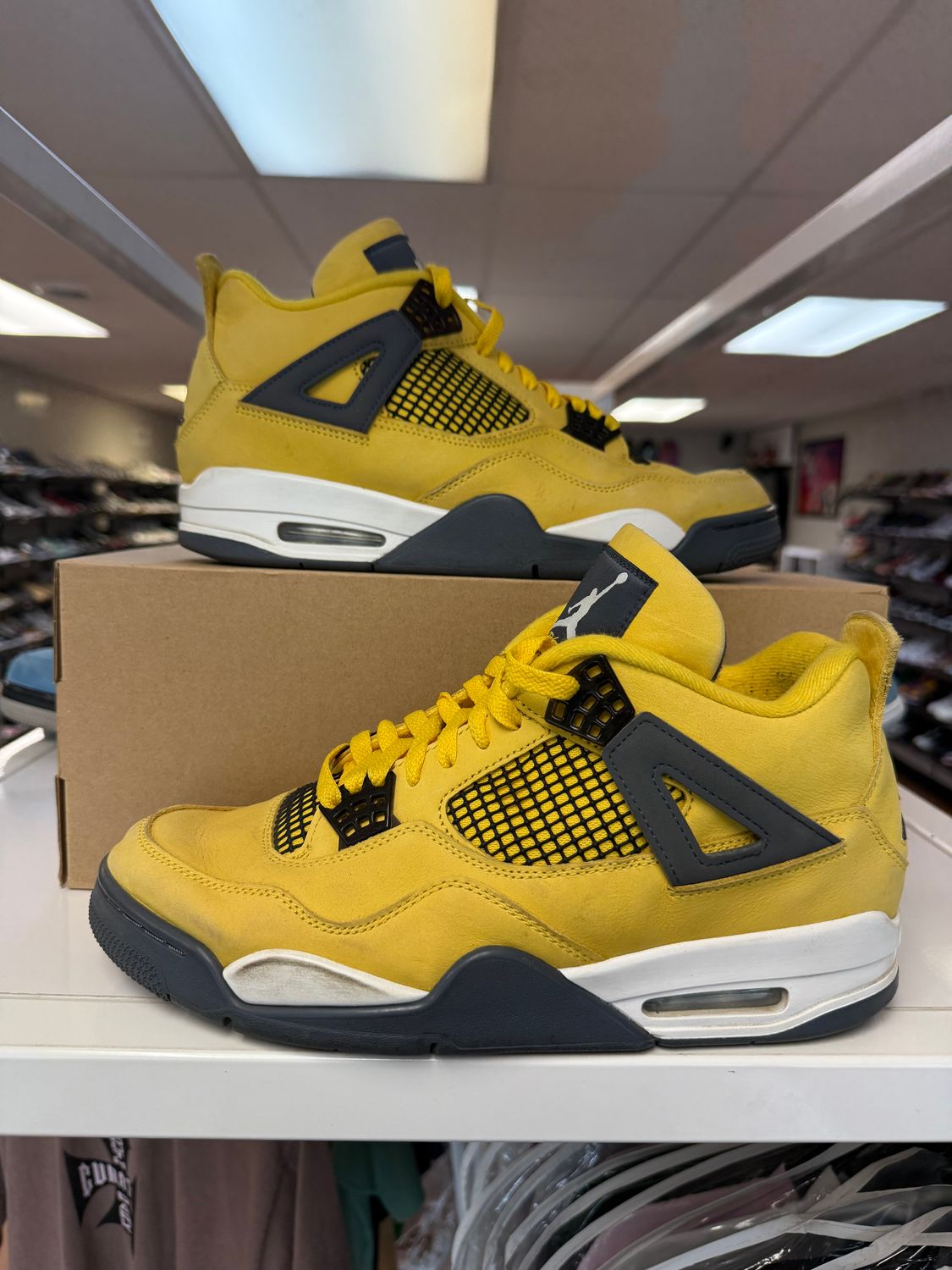 PONB AIR JORDAN 4 LIGHTNING SIZE 10