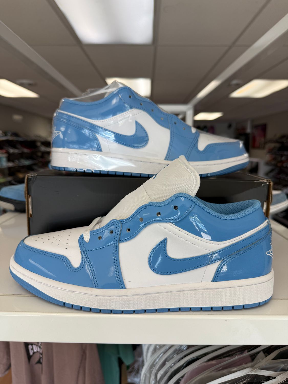 NEW AIR JORDAN 1 LOW WHITE LEGEND BLUE
