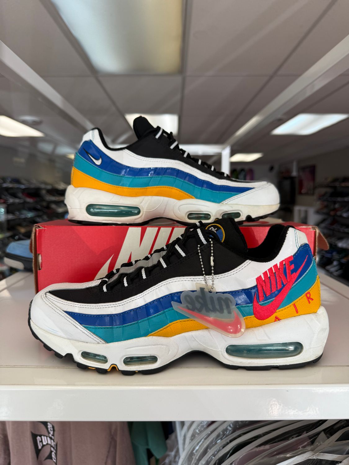 PO NIKE AIR MAX 95 WINDBREAKER SIZE9.5