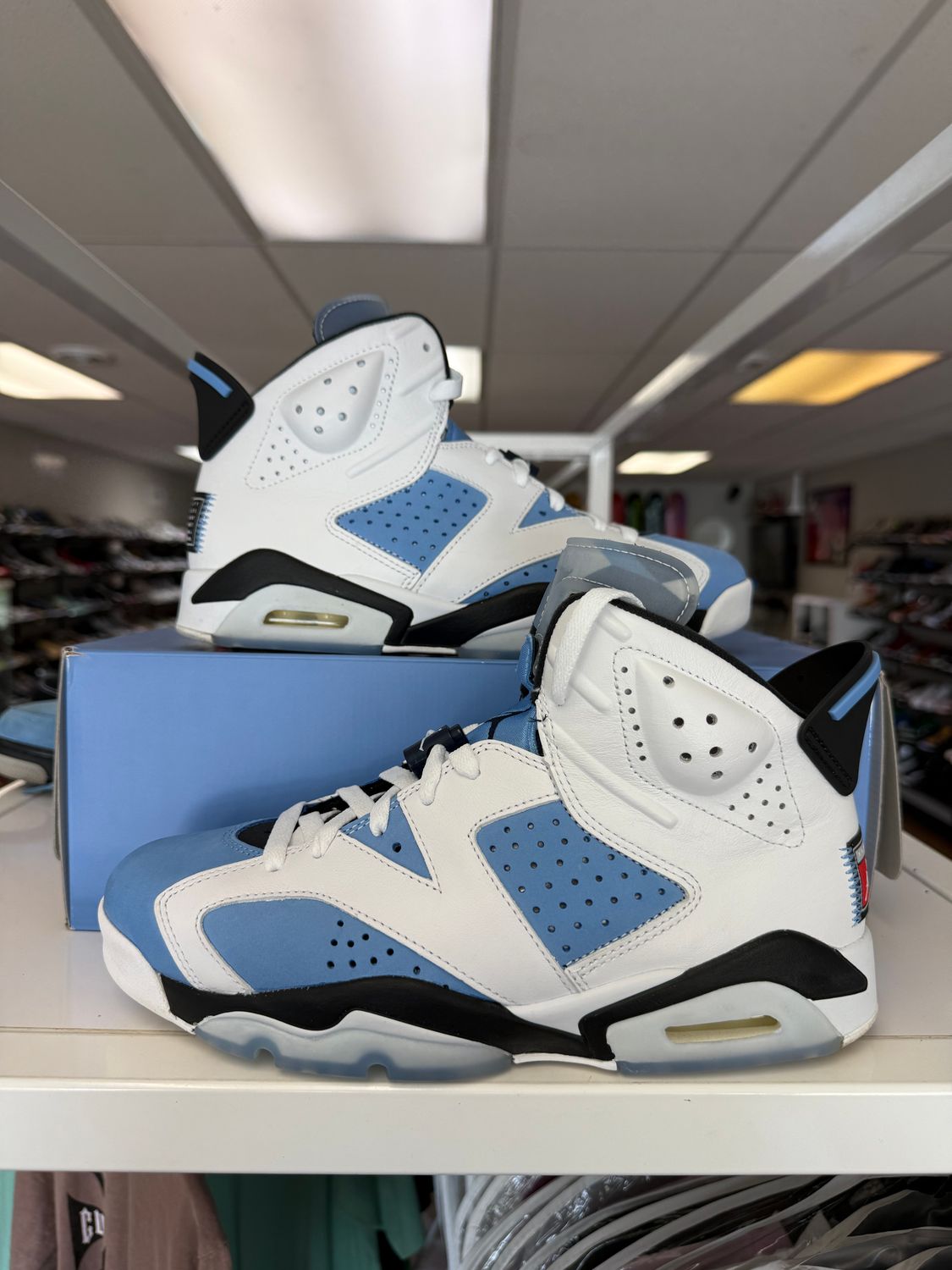 PO AIR JORDAN 6 UNC WHITE SIZE 8.5