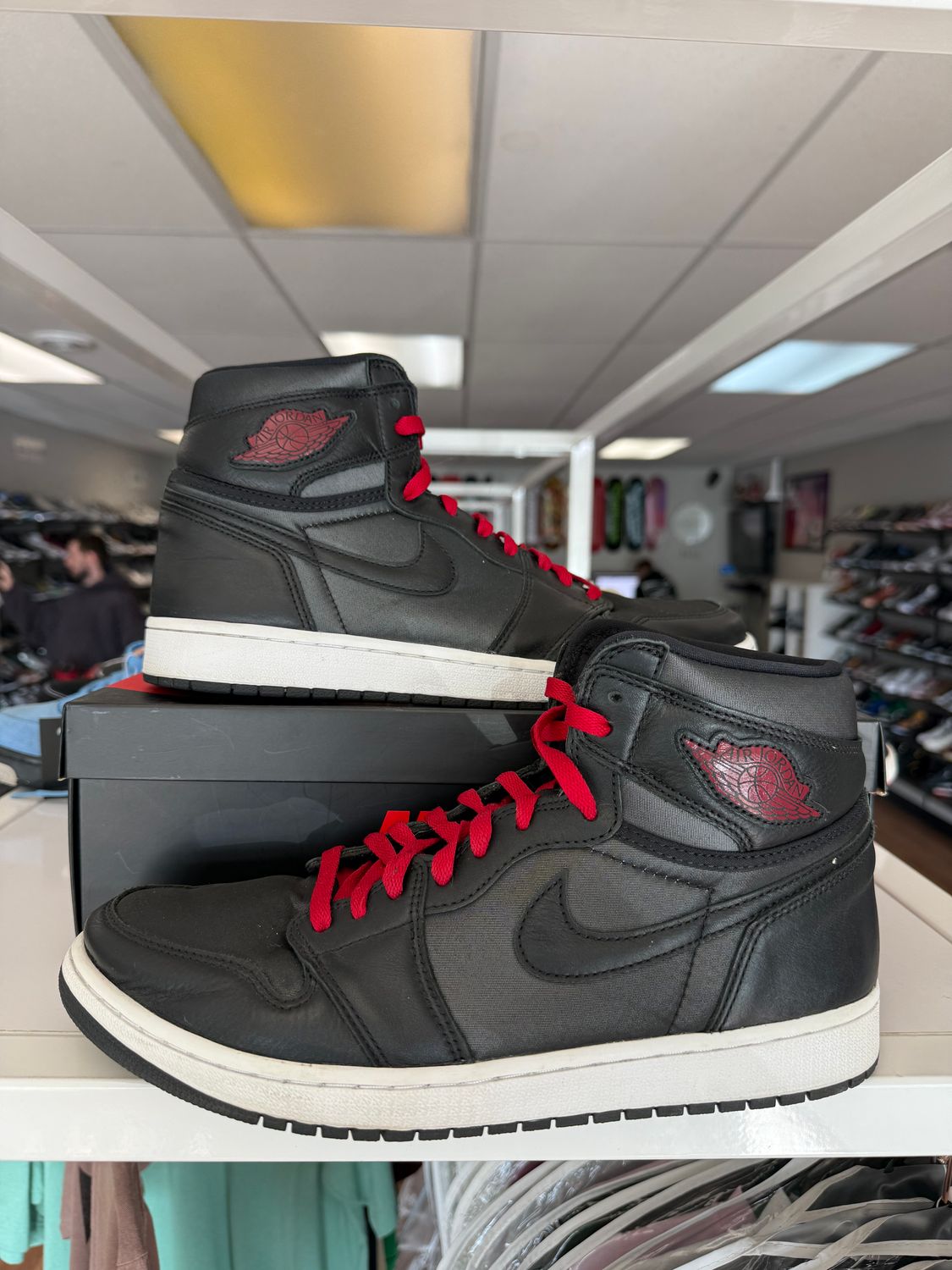 PO AIR JORDAN 1 BLACK SATIN GYM RED SIZE 12