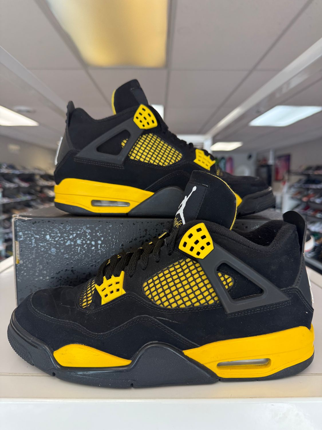 PO2 AIR JORDAN 4 THUNDER SIZE 9