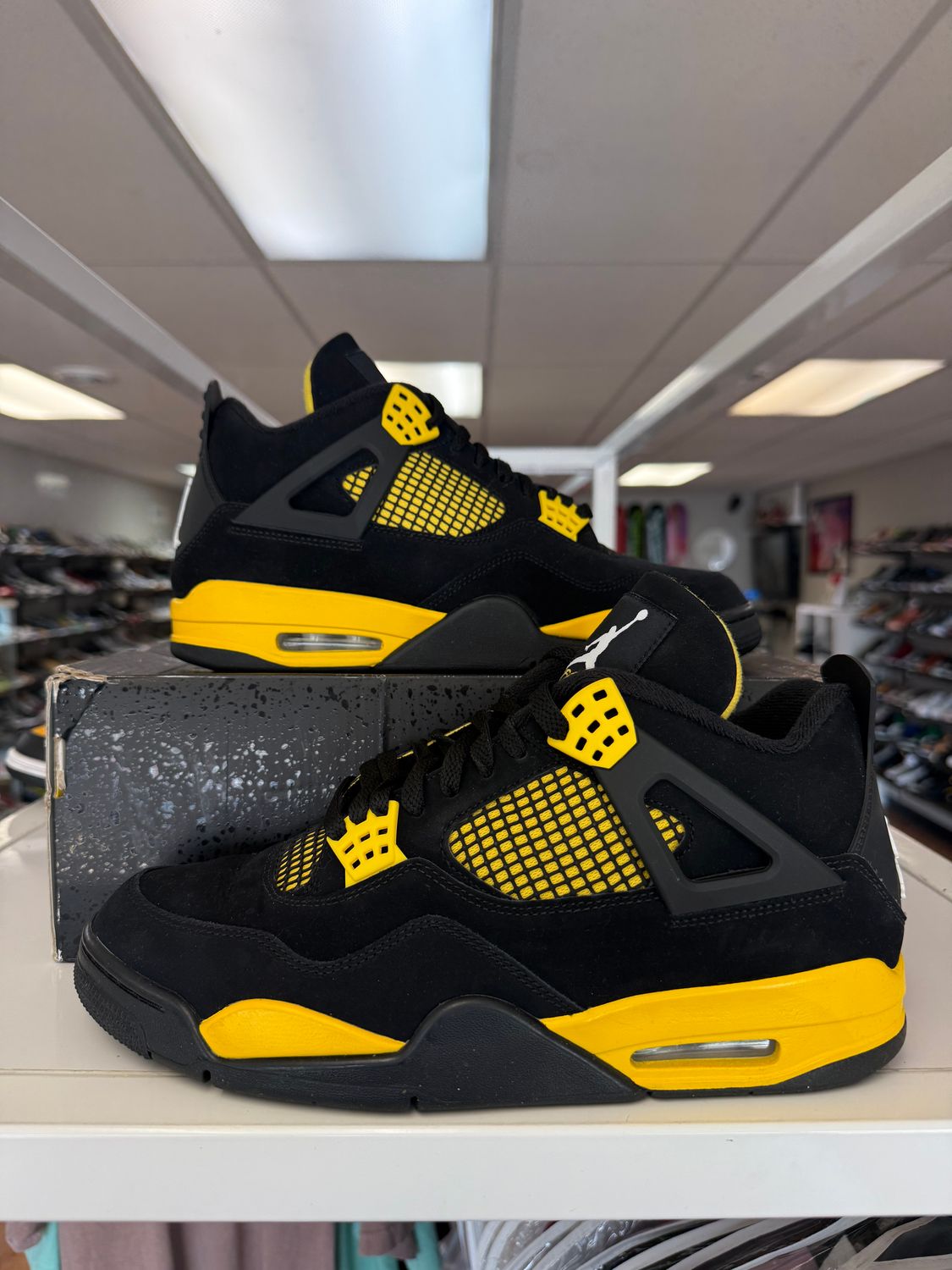 PO AIR JORDAN 4 THUNDER (2023) SIZE 11