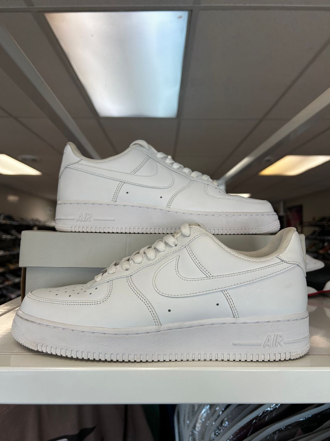 PO NIKE AIR FORCE 1 LOW &#39;07 WHITE SIZE 10.5