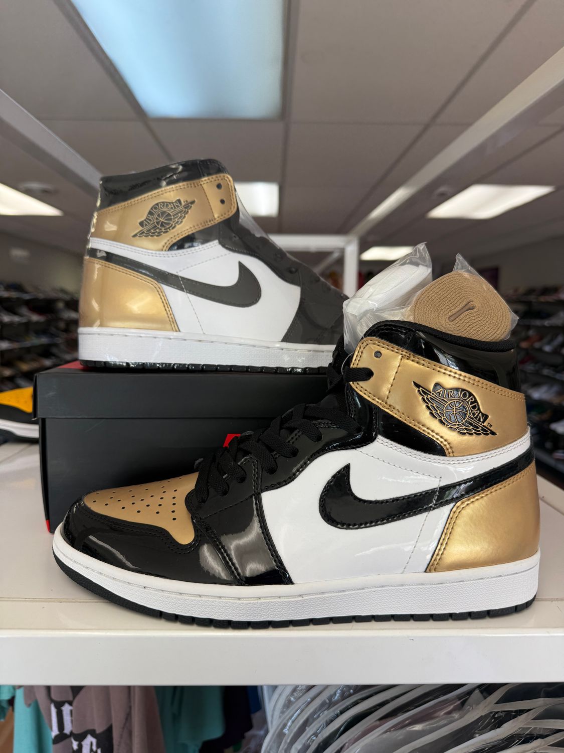 NEW AIR JORDAN 1 HIGH PATENT GOLD TOE SIZE 10.5 (REP BOX)