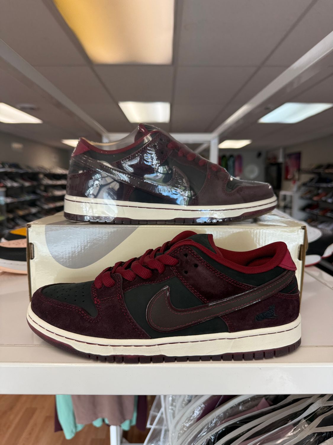 NEW NIKE SB DUNK LOW RIOT SKATESHOP 