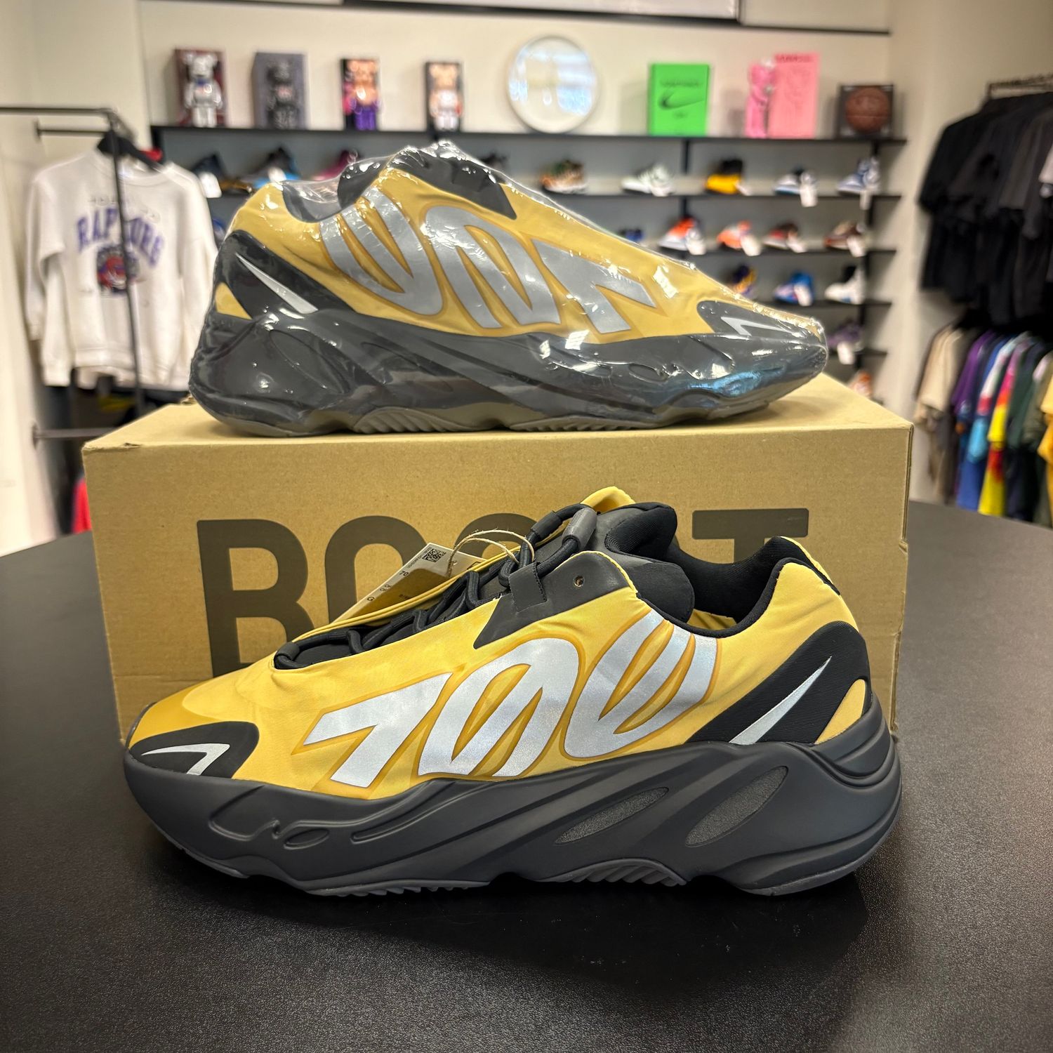 NEW ADIDAS YEEZY 700 MNVN HONEY FLUX