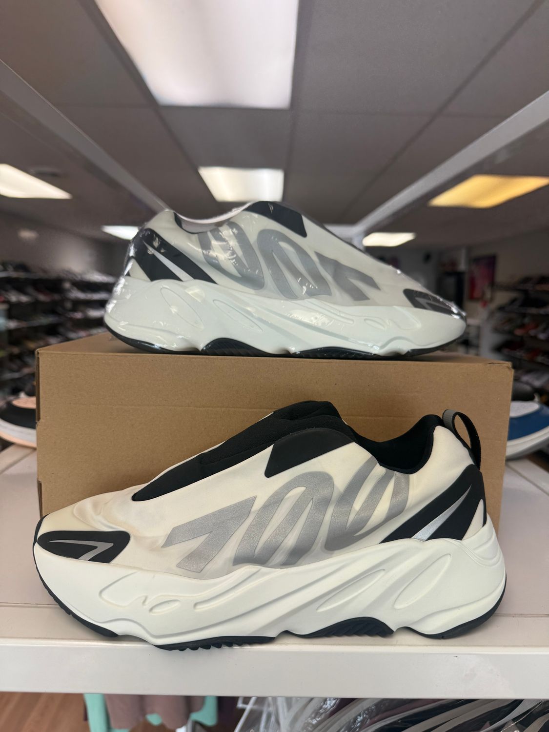 NEW ADIDAS YEEZY 700 ANALOG