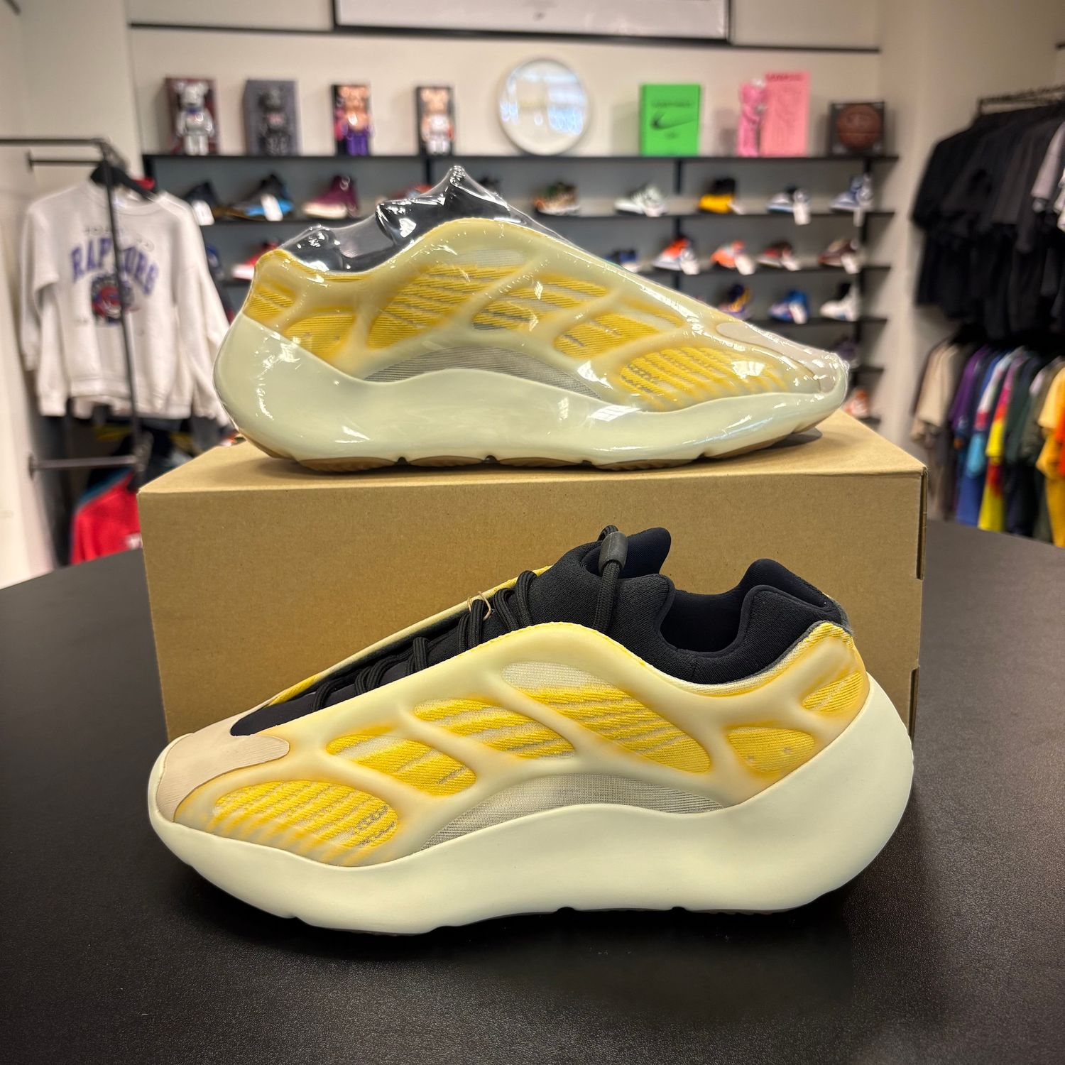 NEW ADIDAS YEEZY 700 V3 MONO SAFFLOWER
