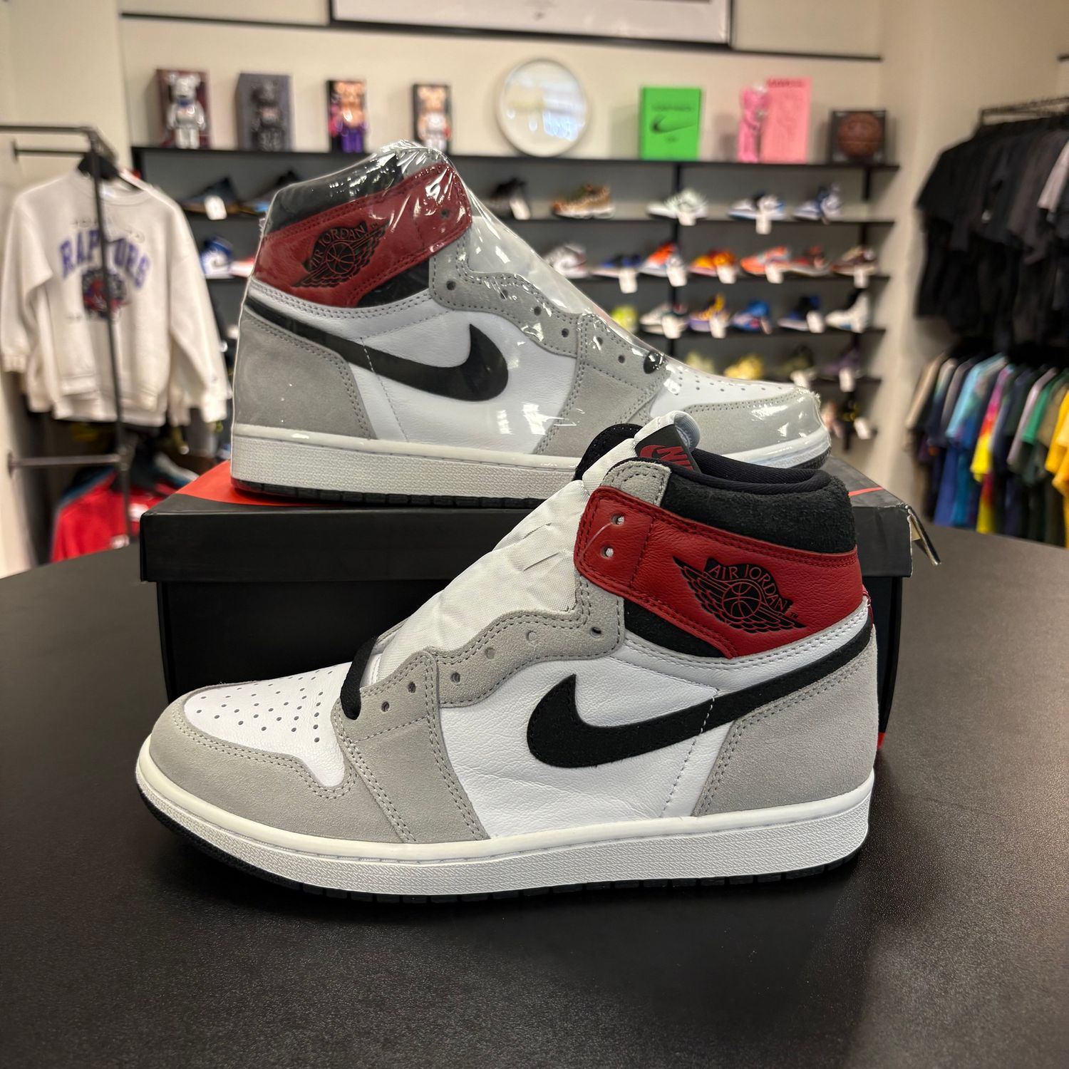 NEW AIR JORDAN 1 LIGHT SMOKE GREY