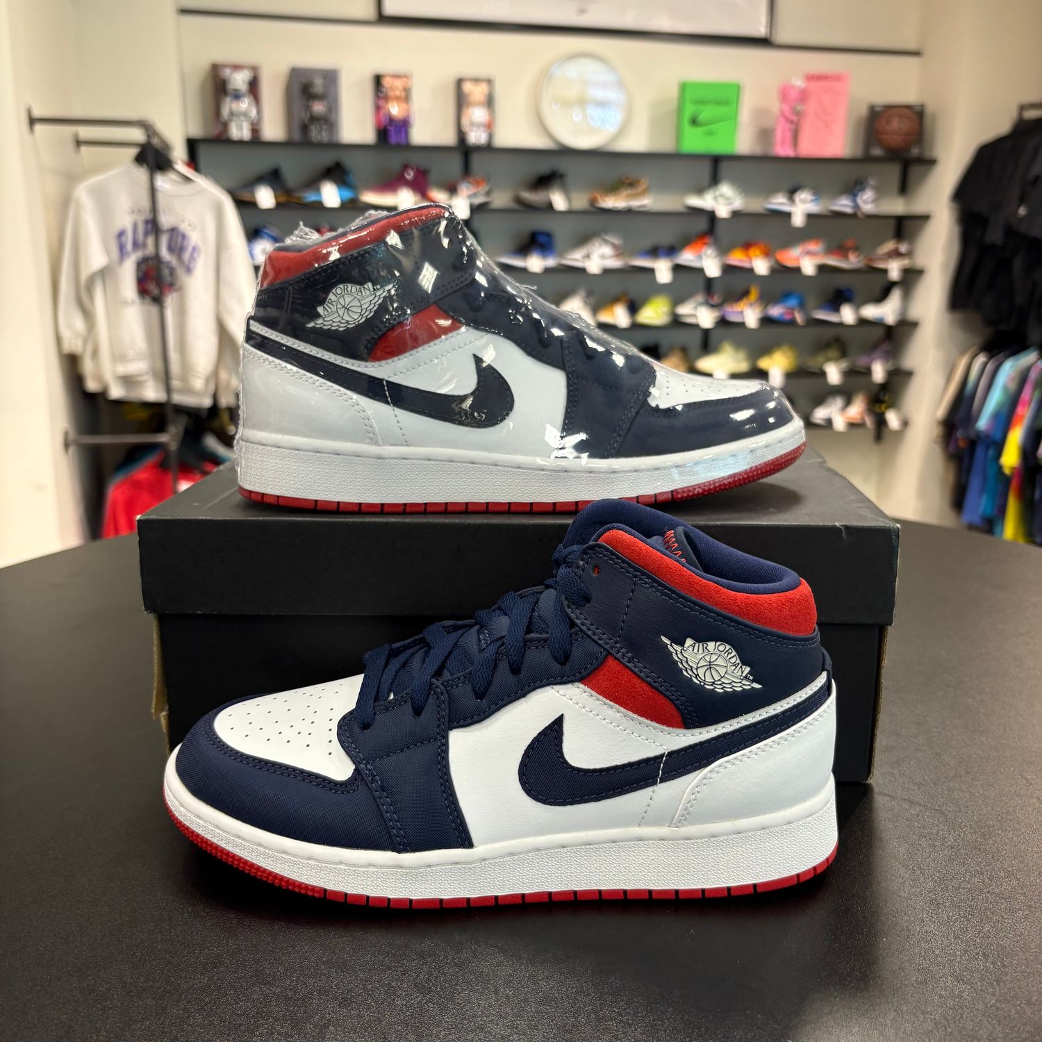 NEW AIR JORDAN 1 MID USA