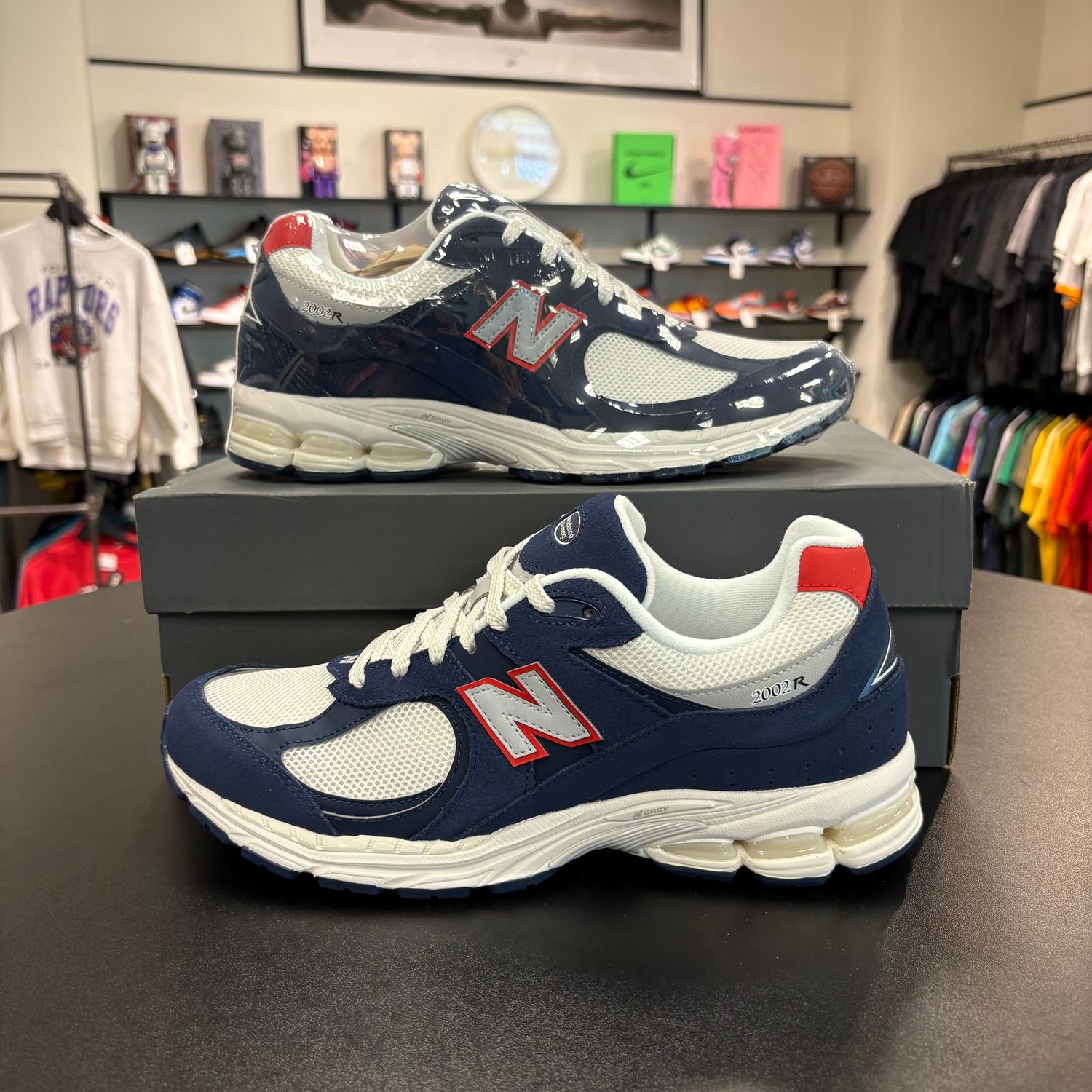 NEW NEW BALANCE 2002R USA