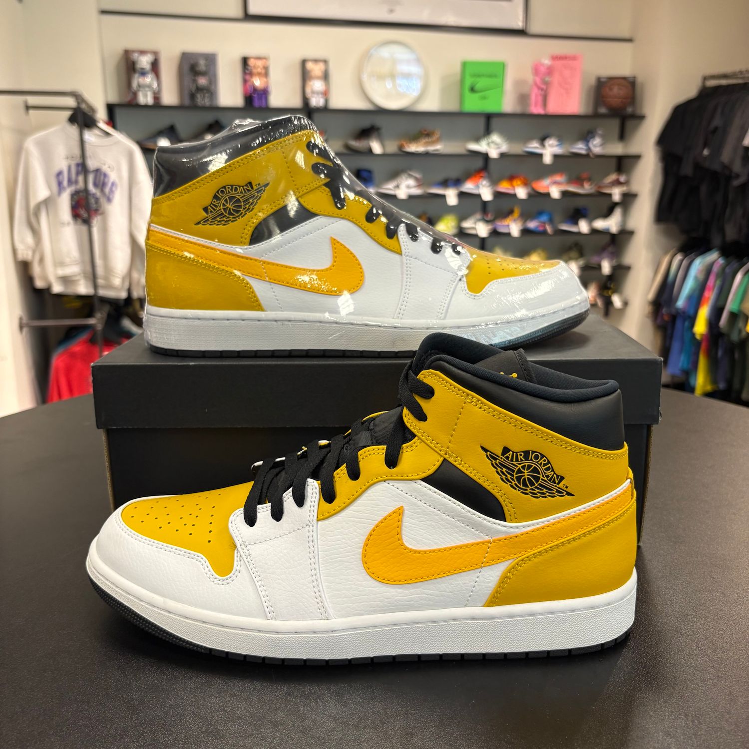 NEW AIR JORDAN 1 MID UNIVERSITY GOLD