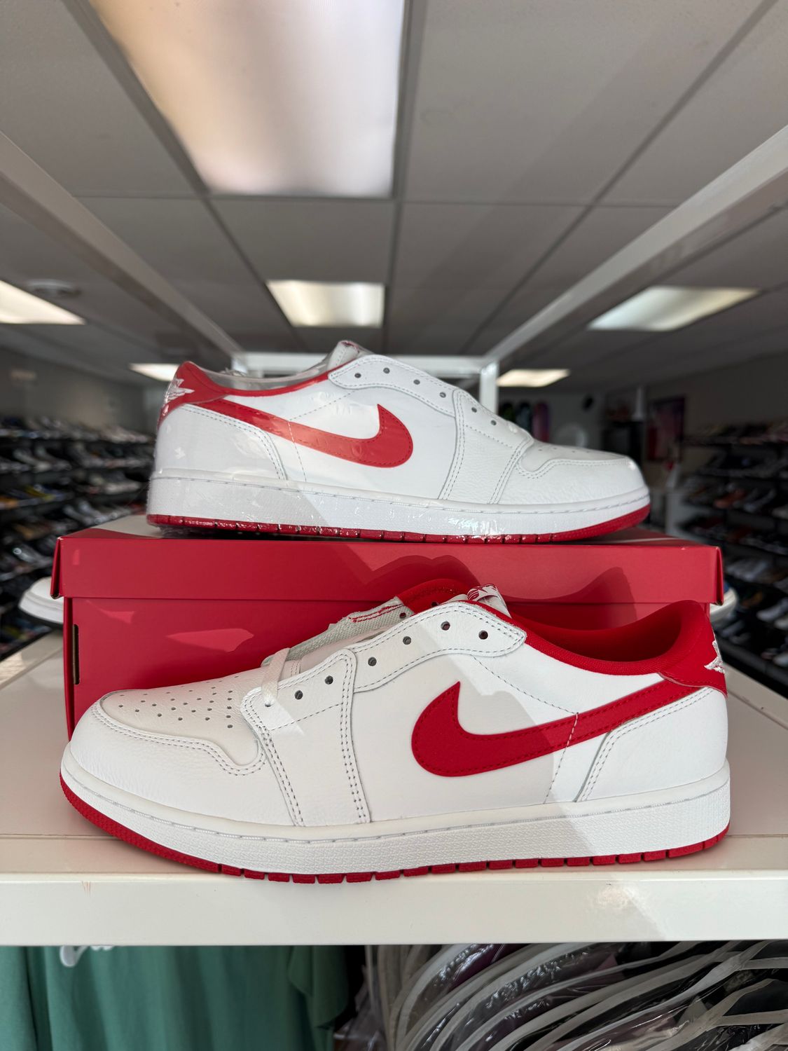 NEW AIR JORDAN 1 LOW UNIVERSITY RED