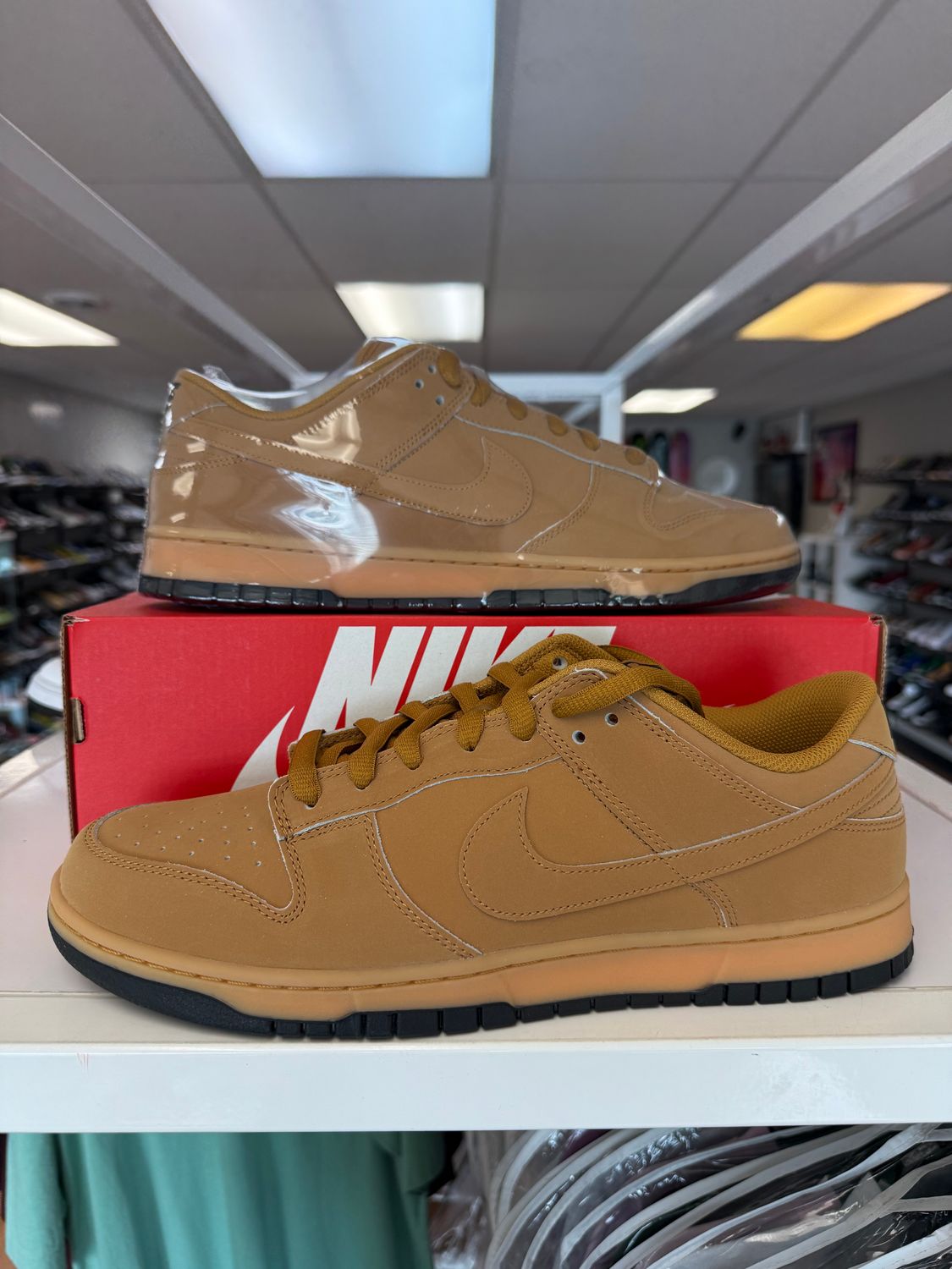 NEW NIKE DUNK LOW RETRO SE WHEAT GUM 