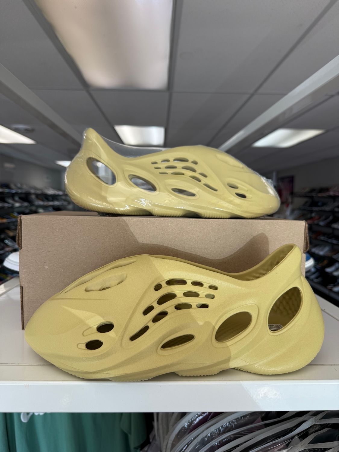 NEW ADIDAS YEEZY FOAMRUNNER SULFUR