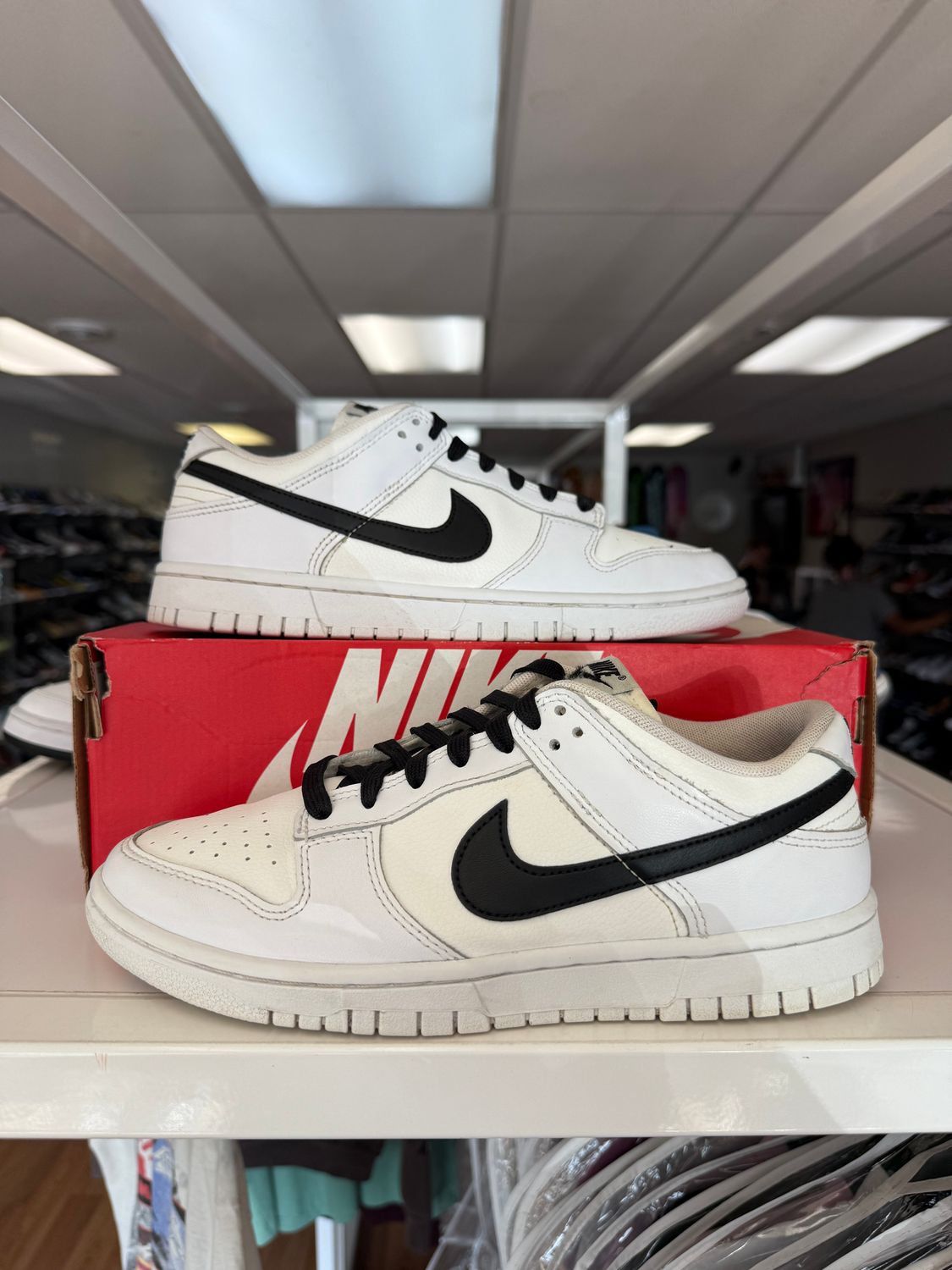 PO3 NIKE DUNK LOW REVERSE PANDA SIZE 8