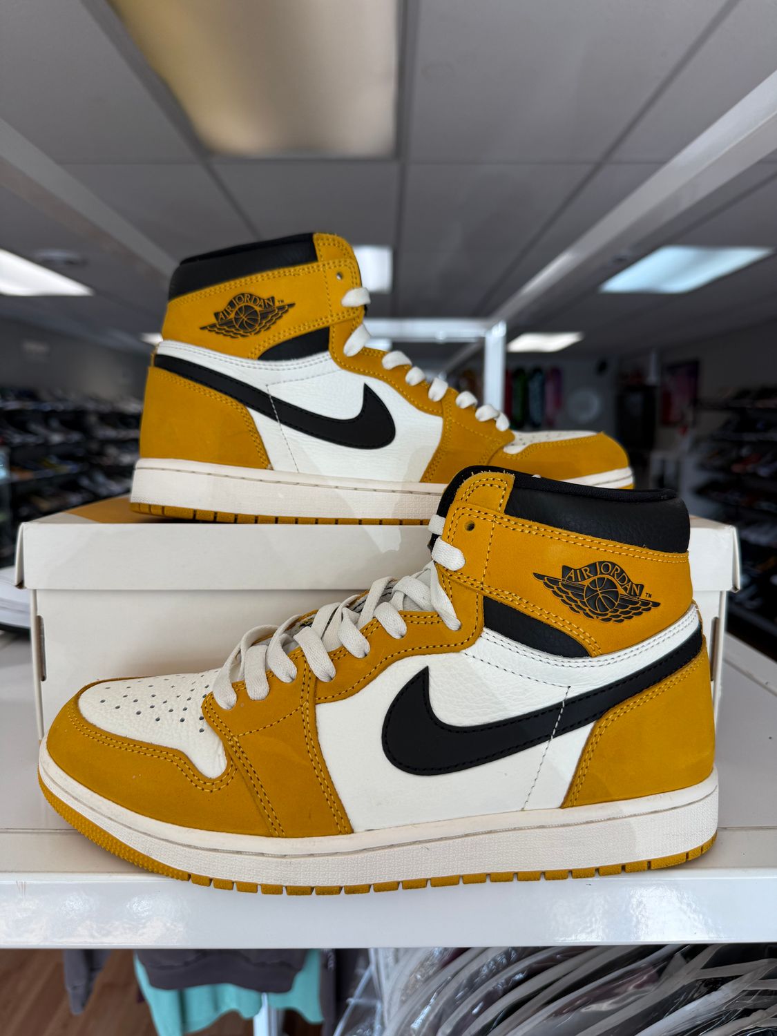 PO AIR JORDAN 1 HIGH YELLOW OCHRE SIZE 9