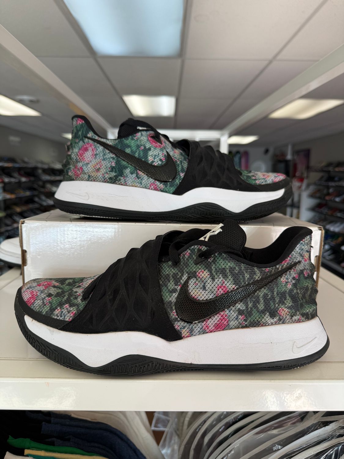 PO NIKE KYRIE LOW 1 FLORAL SIZE 12