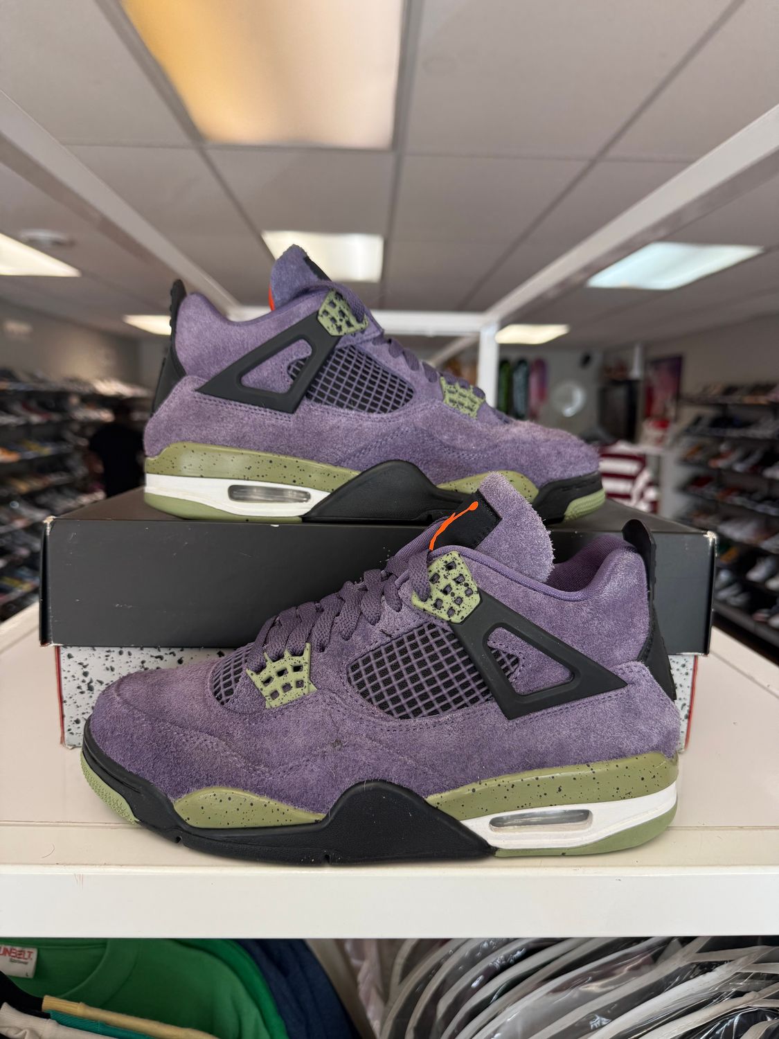 PO AIR JORDAN 4 CANYON PURPLE (WOMENS) SIZE 8.5W