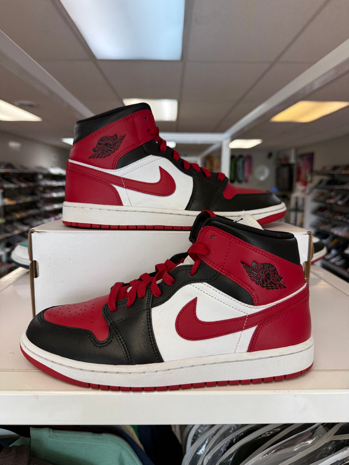 PO AIR JORDAN 1 MID ALTERNATE BRED TOE (WOMENS) 10W
