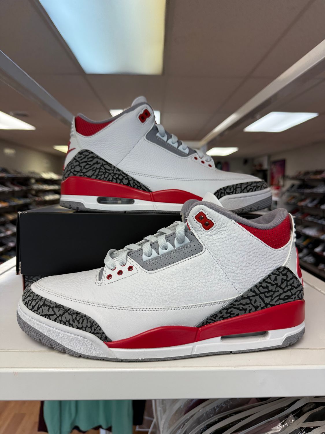 PO AIR JORDAN 3 FIRE RED (2022) SIZE 12