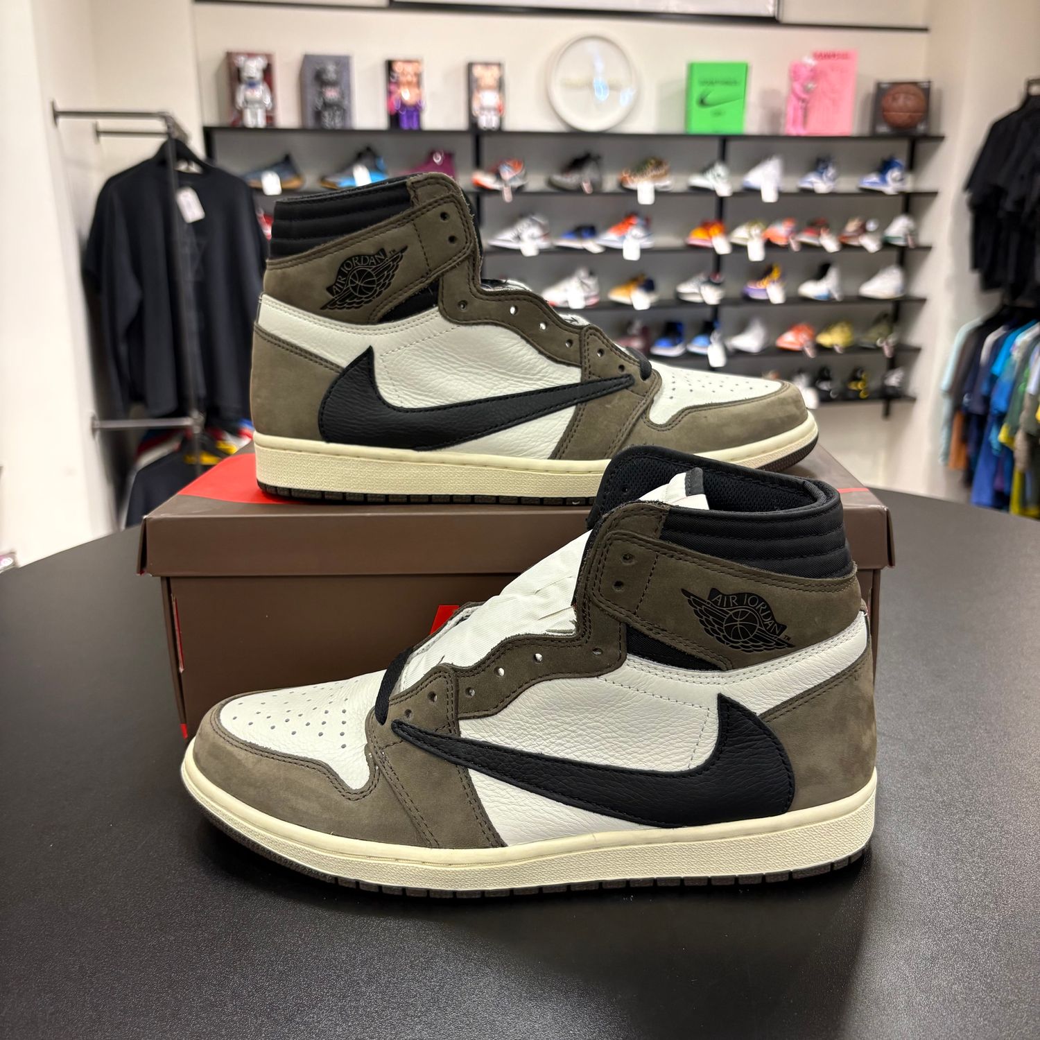 NEW AIR JORDAN 1 HIGH TRAVIS SCOTT MOCHA