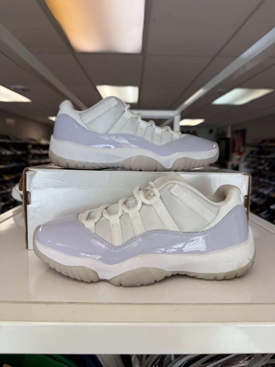 PO AIR JORDAN 11 LOW PURE VIOLET (WOMENS) SIZE 10W