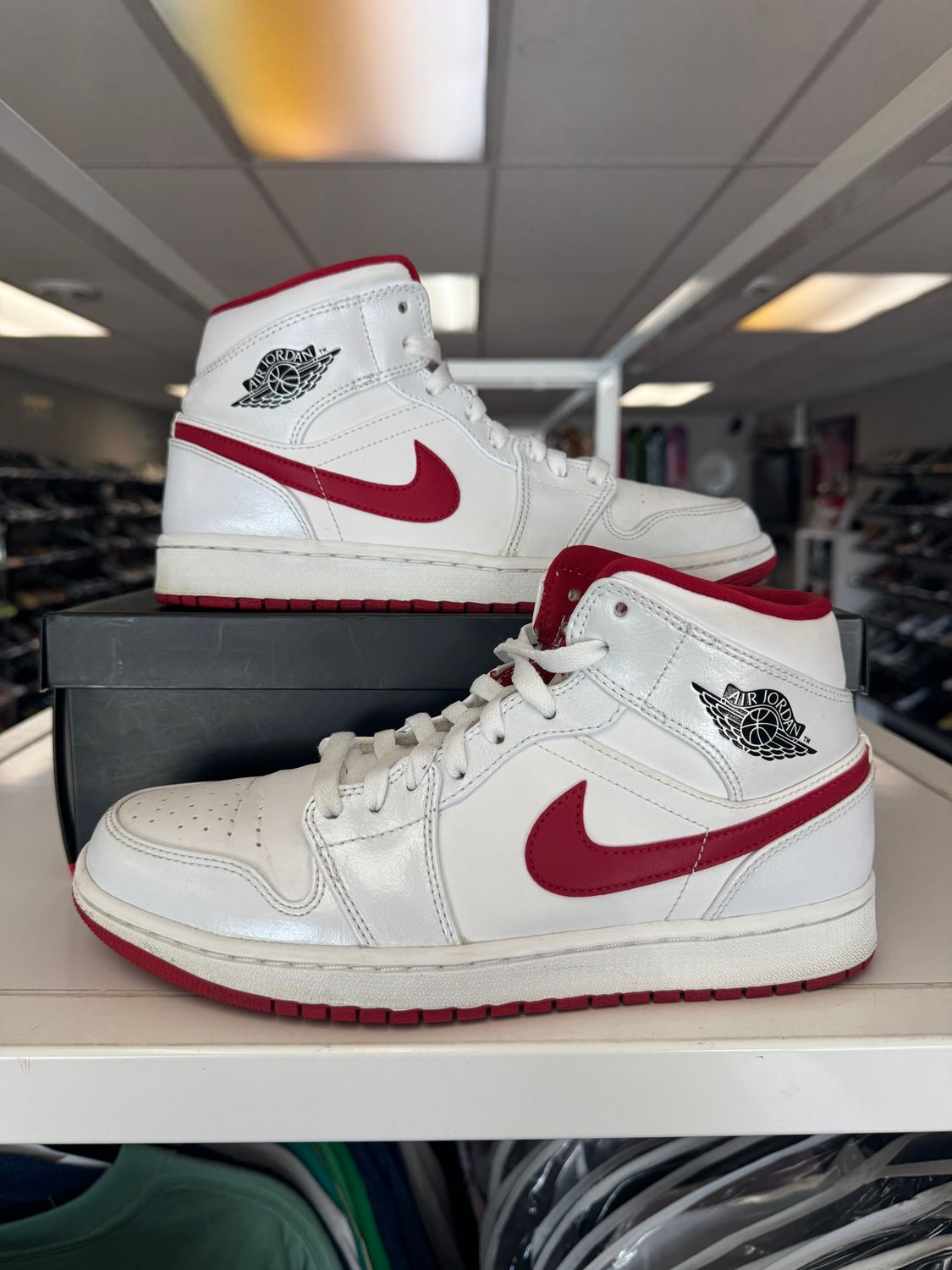 PO AIR JORDAN 1 MID WHITE GYM RED SIZE 8.5