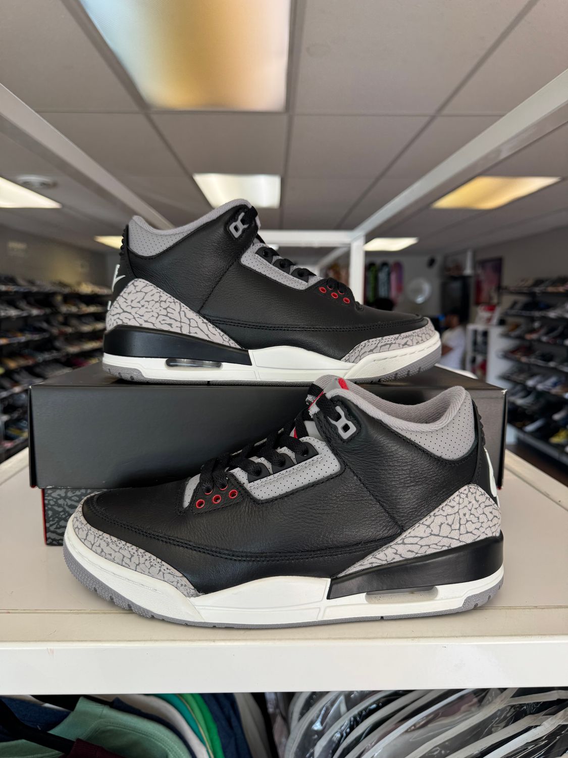 PO AIR JORDAN 3 BLACK CEMENT (2024) SIZE 8.5