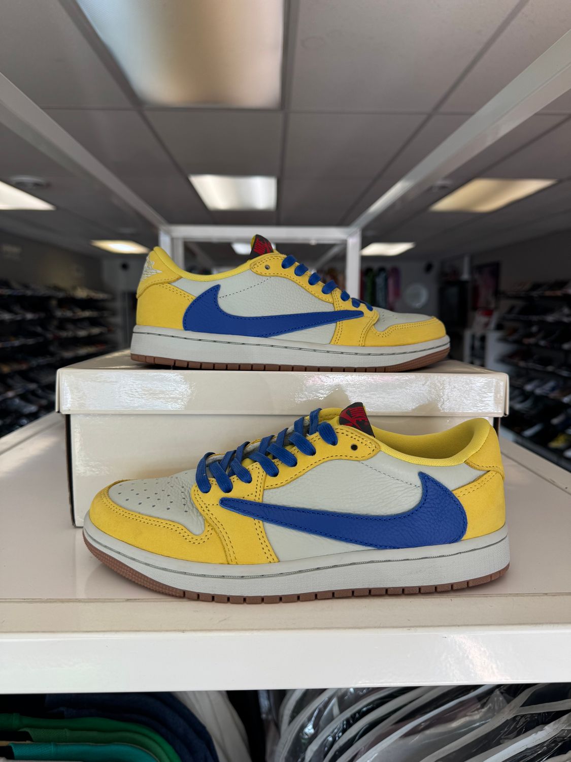 PO AIR JORDAN 1 TRAVIS SCOTT CANARY (WOMENS) SIZE 7W