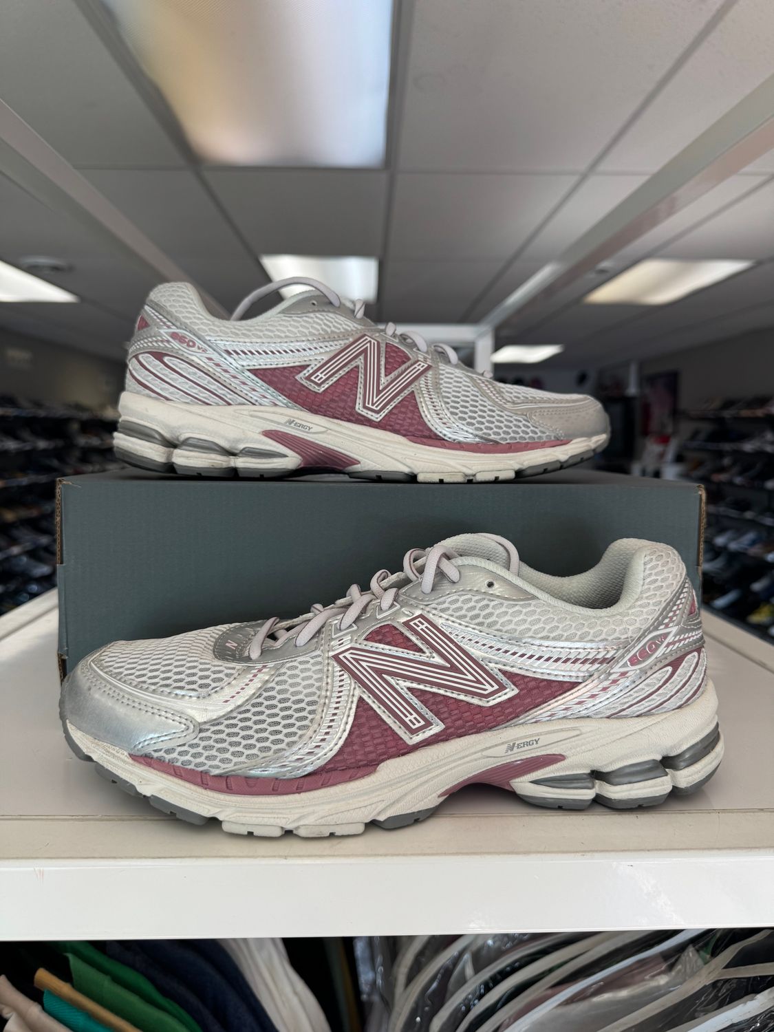 PO NEW BALANCE 860V2 GREY PINK SIZE 9