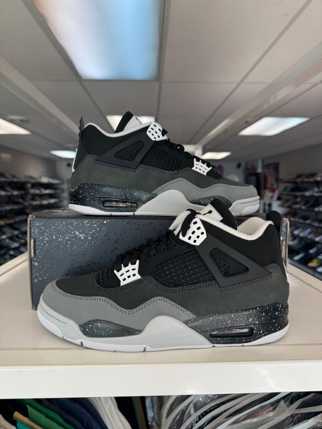 PO AIR JORDAN 4 FEAR SIZE 8.5