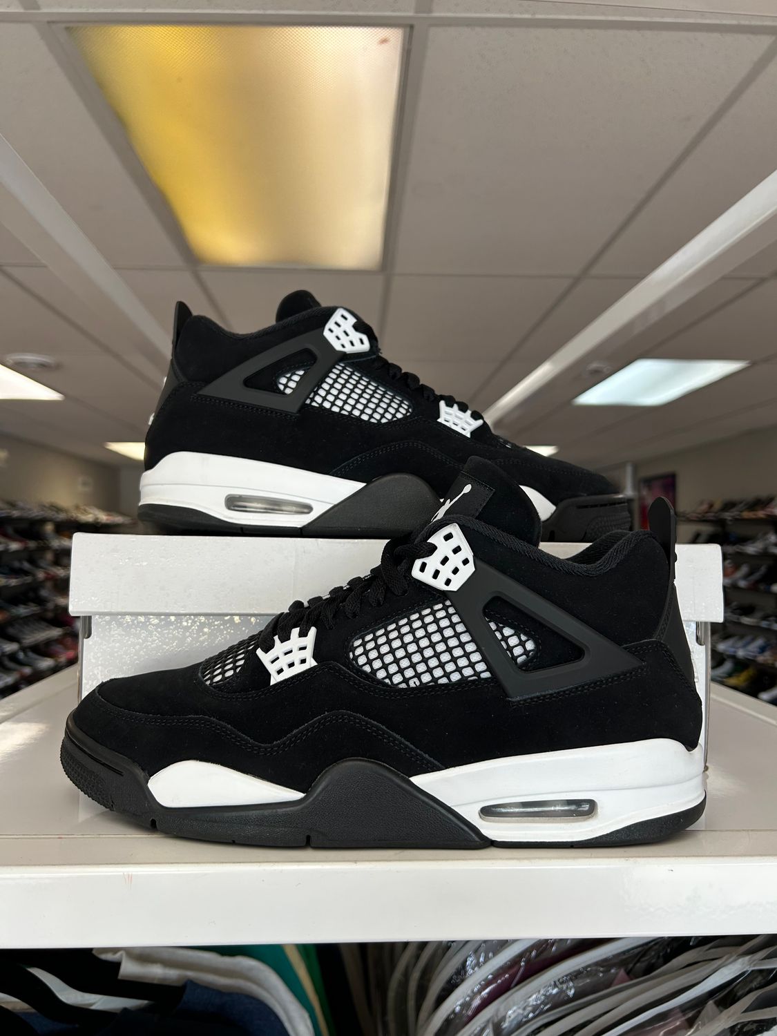 PO AIR JORDAN 4 WHITE THUNDER SIZE 11
